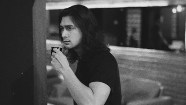 Kompak Unggah Foto Cincin Kawin, Inikah Sosok Suami Tara Basro?