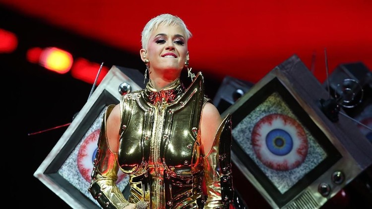 Bocah 8 tahun yang kena tumor otak ini happy bukan main, Bun. Soalnya, dia dijenguk sang idola Katy Perry.