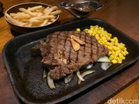 Mucca Steak: Gurihnya New Zealand Rib Eye Steak dan Hamburg Buttered Rice