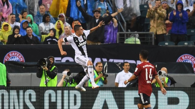 Juventus sukses menaklukkan Bayern Munchen 2-0 pada lanjutan ICC 2018 (International Champions Cup 2018) di Stadion Lincoln Financial Field, Kamis (26/7).