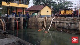 Berpotensi Longsor, Kali Item Tak Dikeruk Meski Bau
