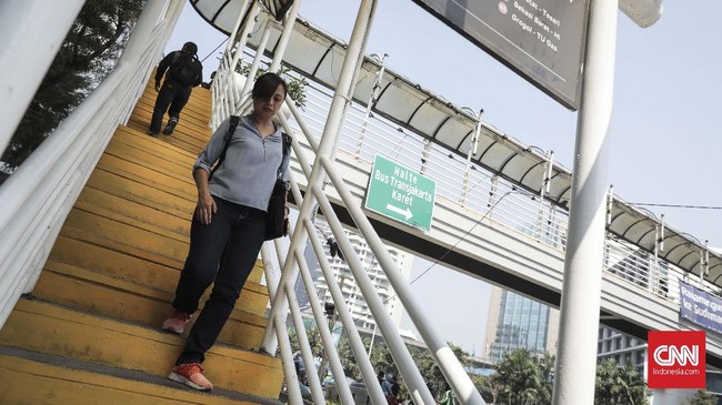 Pemprov DKI Jakarta ingin merevitalisasi Jembatan Penyeberangan Orang (JPO) Karet Sudirman dan mengadopsi model Kapal Pinisi.