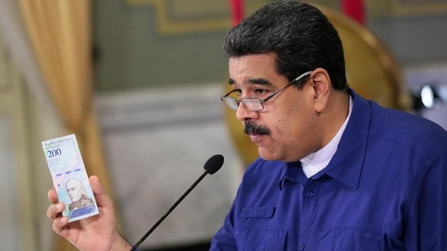 Amerika Serikat mencari cara menghentikan bantuan finansial bagi Nicolas Maduro dan mengalirkan profit penjualan minyak Venezuela ke pihak oposisi negara itu.