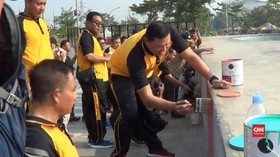 VIDEO: TNI-Polri Bersihkan dan Cat Kalijodo