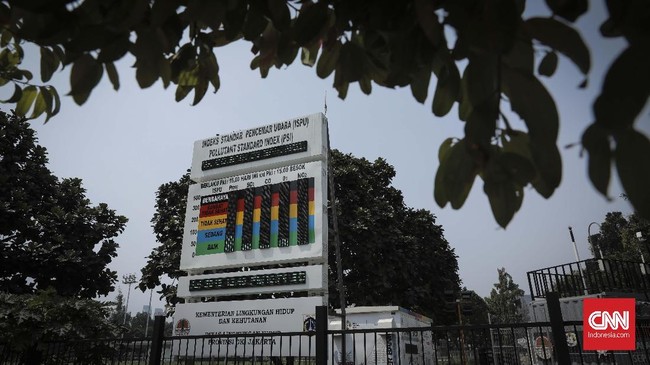 Polusi udara di perbatasan Depok dan Jakarta parah banget di saat separuh ASN Pemprov DKI masih WFH.