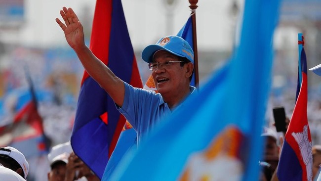 "Ada satu tradisi, budaya kekerasan dan impunitas yang diwarisi Hun Sen dengan sempurna," ucap Sam Rainsy, pemimpin oposisi utama, soal PM Kamboja Hun Sen.