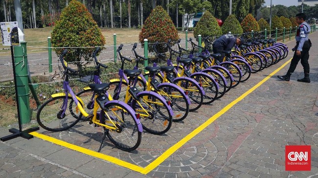 Ujicoba layanan bike sharing secara gratis dilakukan selama 3 bulan. Nantinya, layanan bike sharing akan dilanjutkan ke kawasan lain. CNNIndonesia/Safir Makki