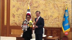 VIDEO: Diutus Jokowi, Menlu RI Temui Presiden Moon