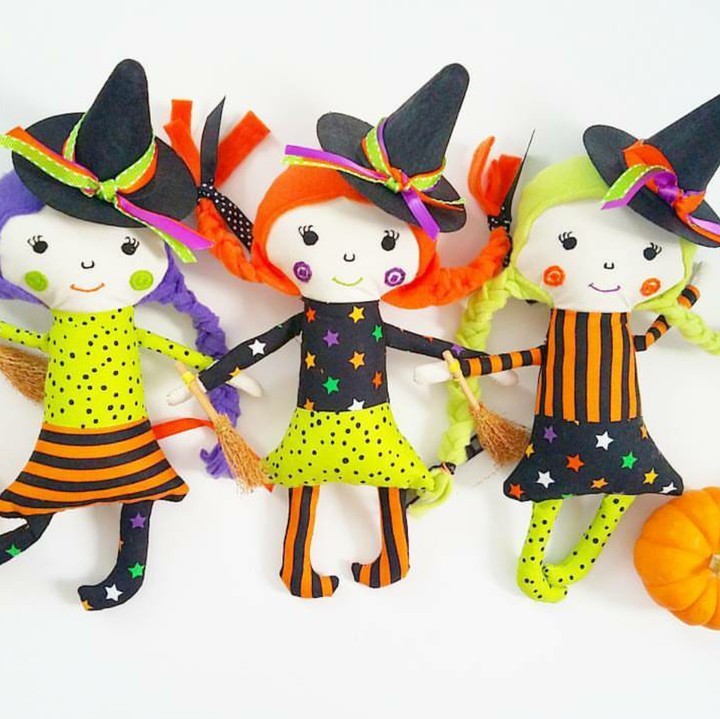 <p>Tuh, cantik-cantik kan boneka buatan Charlotte, Bun? (Foto: Instagram/stitchesbycharlotte)  </p>