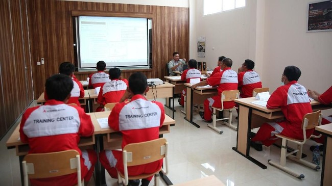 Isu kemampuan teknisi masih menjadi pertanyaan sebagian konsumen mobil di Indonesia. APM hanya fokus berjualan tanpa memikir purna jual kendaraan.
