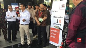 VIDEO: Hadiah Sepeda untuk Penemu Pelaku Penyiraman Air Keras