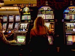 Iseng Main Mesin Poker di Bandara, Traveler Ini Menang Rp 4,3 M