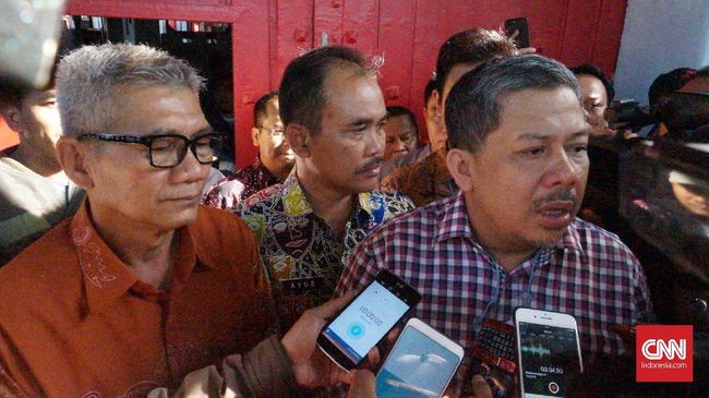 Prabowo Siap Berikan Lahan, Fahri Tantang Jokowi Teken Perppu Fahri Hamzah meminta Presiden Joko Widodo menerbitkan Perppu tentang Hak Guna Usaha (HGU) untuk mengambil alih lahan yang selama ini dikuasai pengusaha.