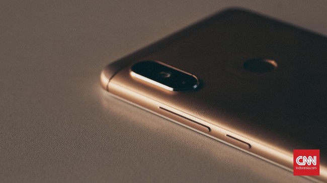 Xiaomi Redmi Note 5 dibekali dengan baterai yang tahan lama, meski kemampuannya tak bisa diandalkan untuk bermain gim.