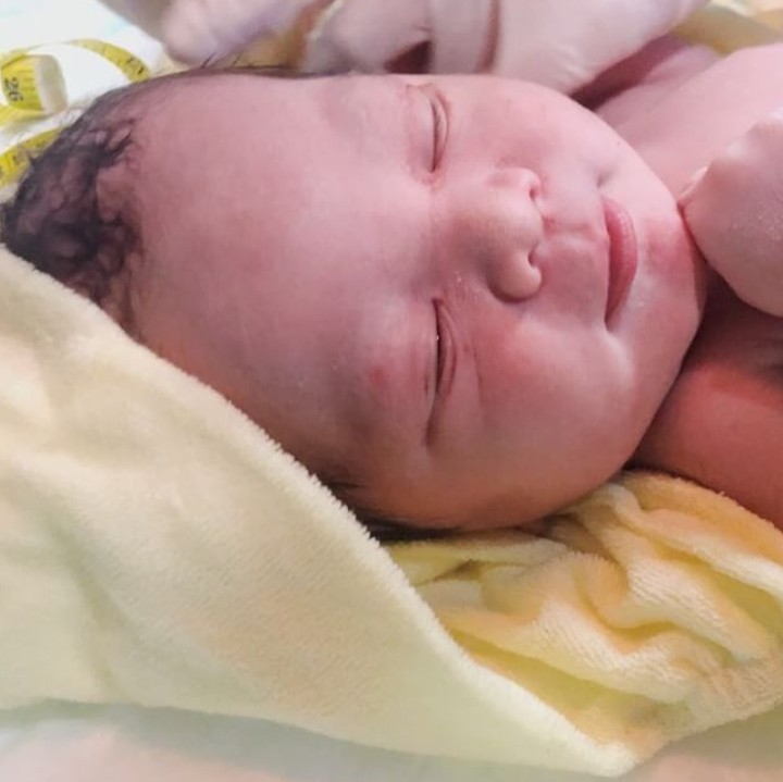 16 Juli 2018 lalu, Vicky Shu melahirkan putranya yang diberi nama Abimanyu Manggala Nugroho Putro. (Foto: Instagram @vickyshu)