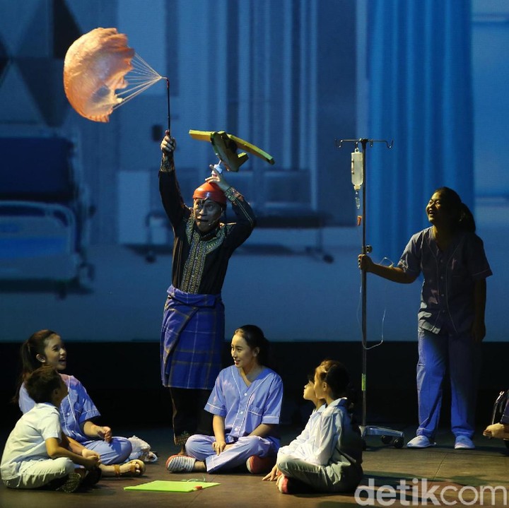 <p>Semoga anak-anak yang sakit segera sembuh, dan keluarga selalu bersemangat mendampingi pengobatannya. Aamiin.</p>
