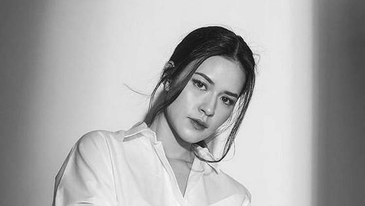 Raisa memutuskan vakum atau istirahat sementara dari dunia musik setelah konser terakhirnya di November nanti. Alasannya, dia ingin mengurus keluarga.