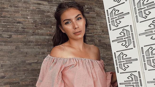 Terpopuler: Suami Yulia Baltschun 2 Kali Selingkuh Vs Lagu Karya Dedi Mulyadi Viral