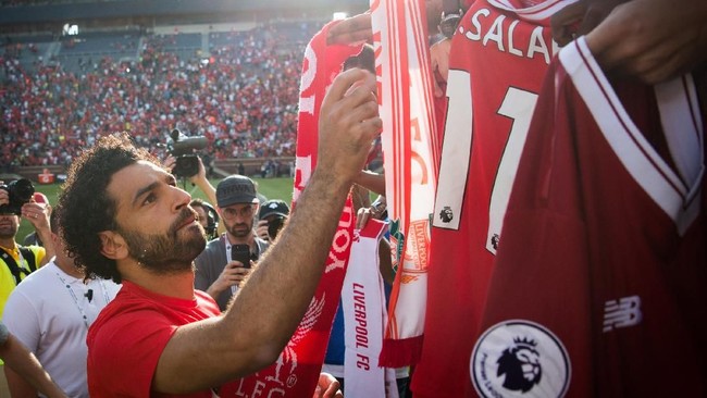 Video fan Liverpool merekam Mohamed Salah menyetir mobil dan sempat viral di media sosial membuat penyerang Liverpol itu berurusan dengan kepolisian Merseyside.