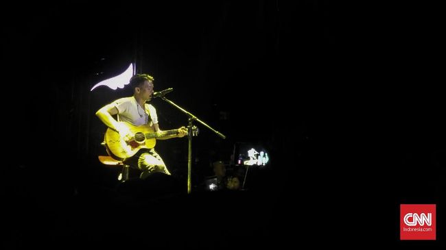 Ariel mengakui lambannya proses pembuatan album baru karena sebagai pencipta lagu ia sempat mengalami kebuntuan ide.