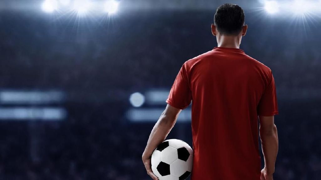 Viral Pemain Liga Tunisia Tumbang usai Kickoff Siang Hari saat Puasa