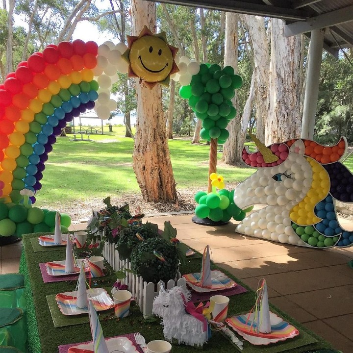 <p>Anak-anak yang diundang akan duduk di meja makan itu. (Foto: Facebook/ Pop the Balloon Children's Parties & Events)</p>