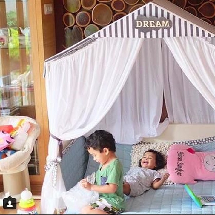 <p>Kompak banget main rumah-rumahan. (Foto: Instagram @shireensungkar).</p>