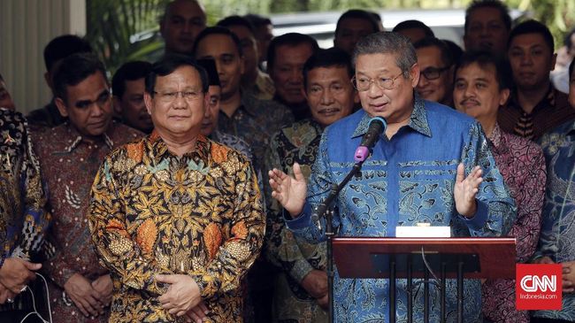 TKN: Pertemuan SBY-Prabowo untuk Mengingat 'Jenderal Kardus' TKN Jokowi menilai pertemuan SBY dan Prabowo untuk menyegarkan ingatan publik tentang sebutan Partai Demokrat kepada Prabowo sebagai seorang 'Jenderal Kardus'.