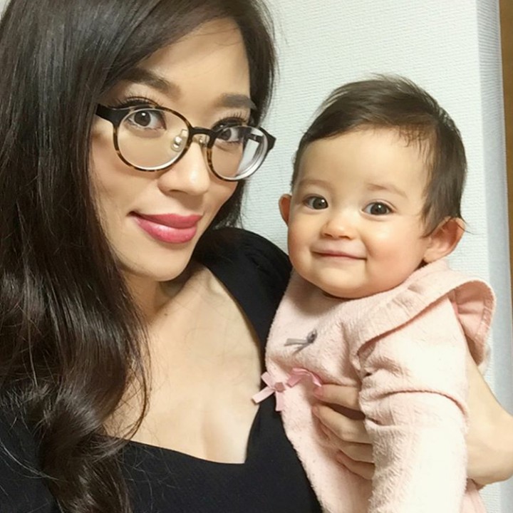 <p>Bersama sang Bunda, sama-sama cantik ya? (Foto: Instagram @wombatnana)</p>