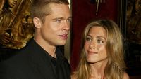 Brad Pitt Datang Ke Pesta Natal Jennifer Aniston, Balikan?