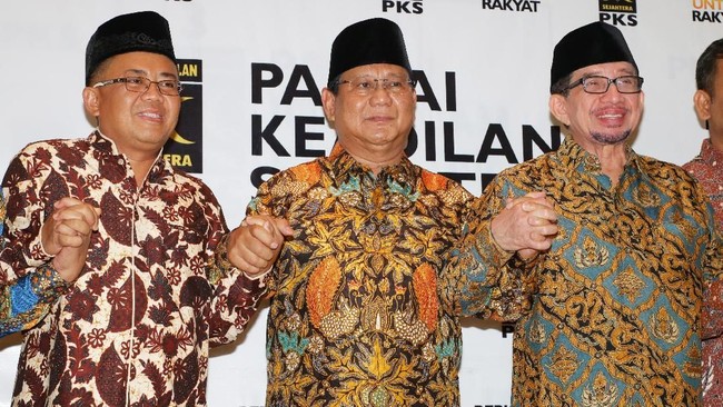 Prabowo Subianto menyambangi kediaman Ketua Majelis Syuro Partai Keadilan Sejahtera (PKS) Salim Segaf Aljufri, Kamis (9/8) sore jelang pengumuman cawapres.