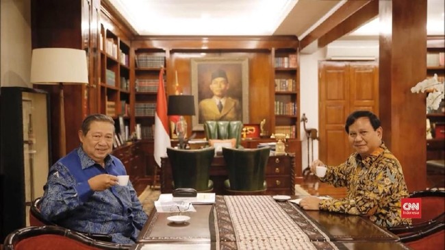 Prabowo Subianto sempat mengirimkan surat ke SBY yang berisi penjelasan tentang komunikasi yang dibangun dengan PKS, PAN serta para ulama malam Rabu (8/8) tadi.