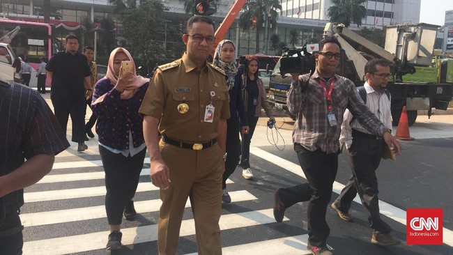 Gubernur DKI Anies Baswedan menyatakan bisa memutuskan apakah pelican crossing di Bundaran HI akan dibuat permanen atau tidak.