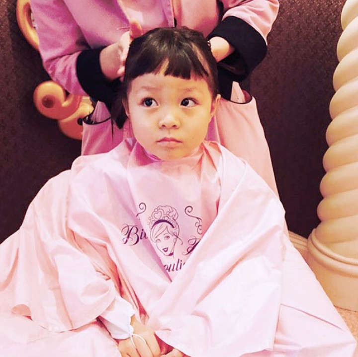 <p>Sarang dari kecil udah terkenal karena ikut acara variety show Return of Superman‘s di 2016 yaitu suatu acara yang berhubungan dengan kegiatan ayah dan anak.  (Foto: Instagram/choosarang_official)</p>