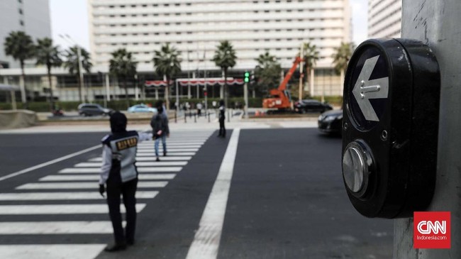 Gubernur DKI Jakarta Anies Baswedan mengklaim pemberian waktu 13 detik untuk menyeberang di pelican crossing Bundaran HI sudah berdasarkan data.