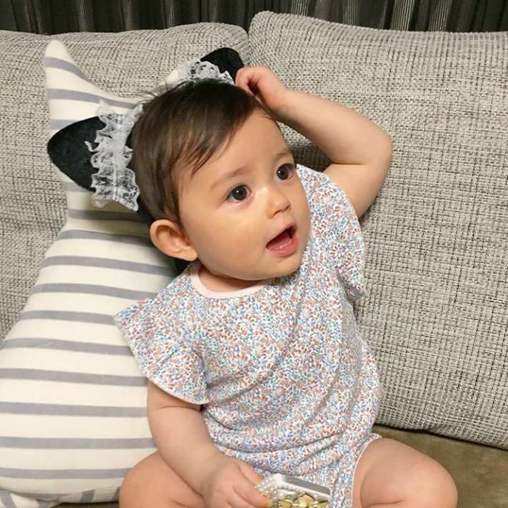 <p>Kecil-kecil Ruka sudah pandai berpose. Sepertinya ini bakat turunan dari bundanya yang bekerja sebagai model. (Foto: Instagram @wombatnana)<br /><br /></p>