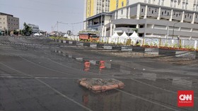 Belum Ada Solusi Permanen, Anies Tak Copot Jaring Kali Item
