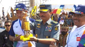 VIDEO: Kapal Dewaruci Angkut Api Asian Games 2018