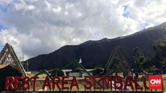 Sembalun merupakan pintu masuk menuju jalur pendakian ke Gunung Rinjani, Provinsi Nusa Tenggara Barat.
