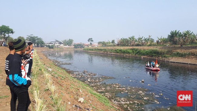 Gubernur Jabar Ridwan Kamil menyebut limbah industri di Sungai Citarum kini semakin berkurang, sementara limbah rumah tangga masih banyak.