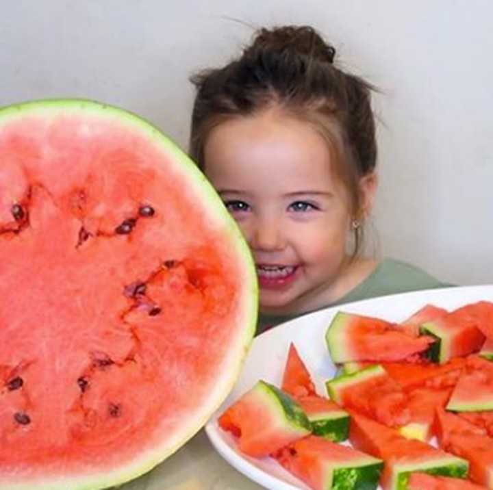 <p>Beatrix senang mencoba makanan karena diajak sang ayah. (Foto: Instagram @beatrixcando)</p>
