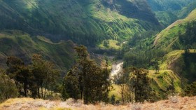 Torean, Jalur Pendakian Menantang di Punggung Rinjani
