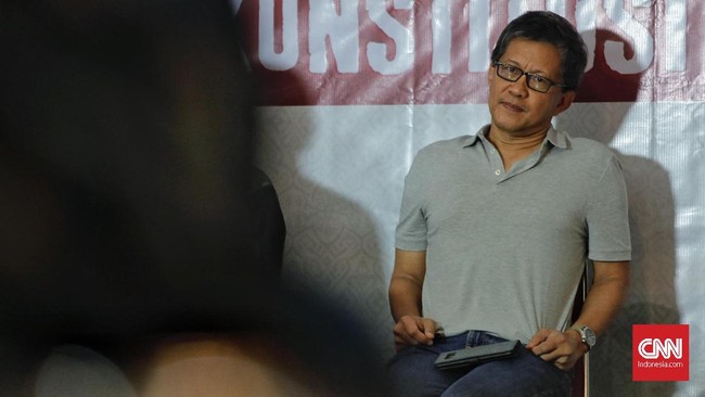 Rocky Gerung akan menjalani pemeriksaan di Polda Metro Jaya besok. Polisi mengaku bakal meminta klarifikasi soal ucapannya 'kitab suci adalah fiksi'.