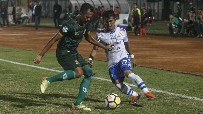 Persib Bandung meraih kemenangan pada pekan ke-22 di Liga 1 2018 ketika bertamu menghadapi Borneo FC di Stadion Batakan, Balikpapan Senin (17/9).