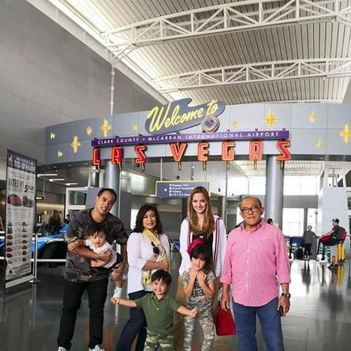<p>Nia, suami, anak dan mertuanya saat liburan di Las Vegas, Amerika Serikat. (Foto: Instagram @ramadhaniabakrie)</p>
