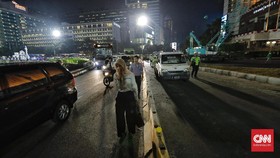 Keamanan Penyeberang di Bundaran HI Saat Malam Dipertanyakan