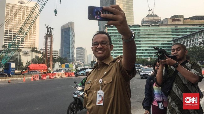 Anies Baswedan akan membuat instalasi seni lainnya di Bundaran HI. Menurutnya, material khas Indonesia jika diolah dengan kreativitas akan menjadi karya seni.