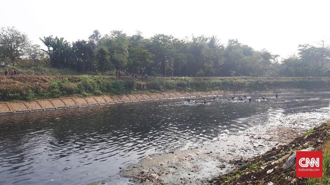 Bank Dunia menggelontorkan dana hibah sebesar US$100 juta atau sekitar Rp1,4 triliun kepada Pemerintah Daerah Jawa Barat untuk membersihkan Sungai Citarum.