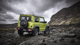 Suzuki Jimny Tertangkap Kamera Diangkut di Tol Cikarang
