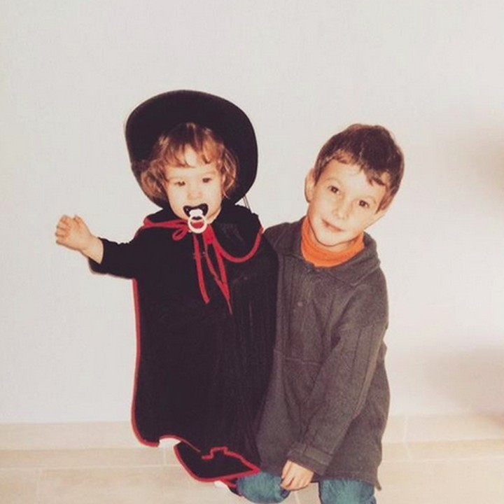 <p>Nggak bawa pedang, Zorro kecil yang satu ini bawanya empeng, Bun. Hi-hi-hi. (Foto: Instagram/@marijn.db)</p>